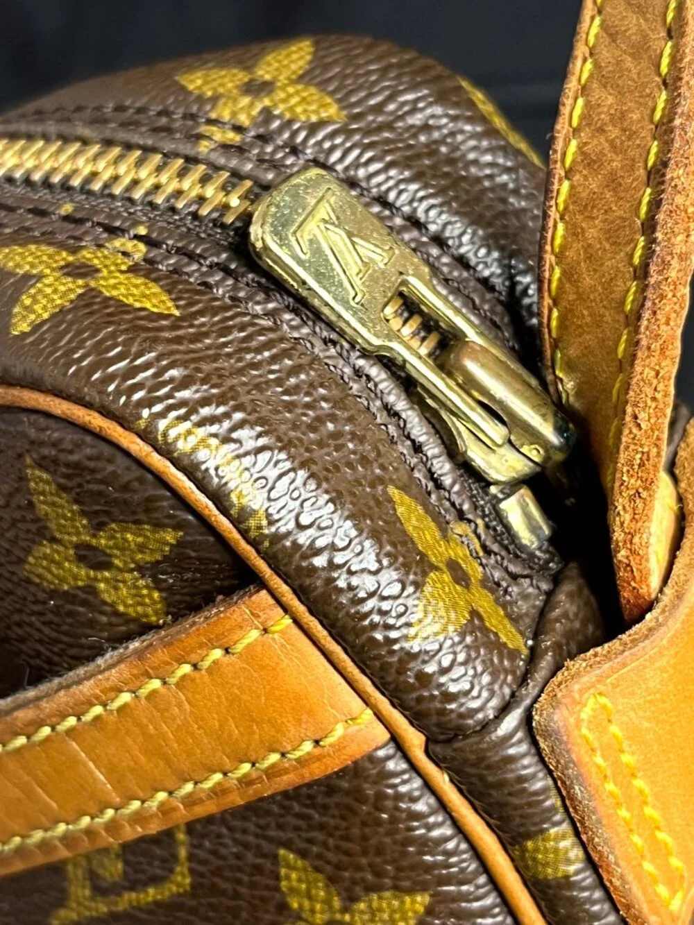Authentic Louis Vuitton Cross Body Bag Shoulder HandBag Signature logo
